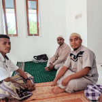 Da’i Dewan Dakwah Bimbing Pemuda Desa Oebelo, NTT, Berikrar Syahadat