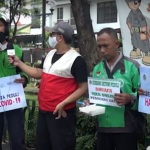 (VIDEO) Sejumlah Komunitas di Jakarta Bagikan Nasi Box ke Driver Ojol