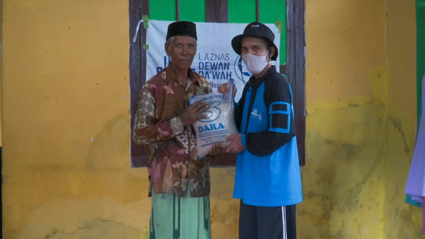 Laznas Dewan Daâ€™wah Salurkan Paket Pangan dan Higienis untuk Warga Terdampak Banjir Bima