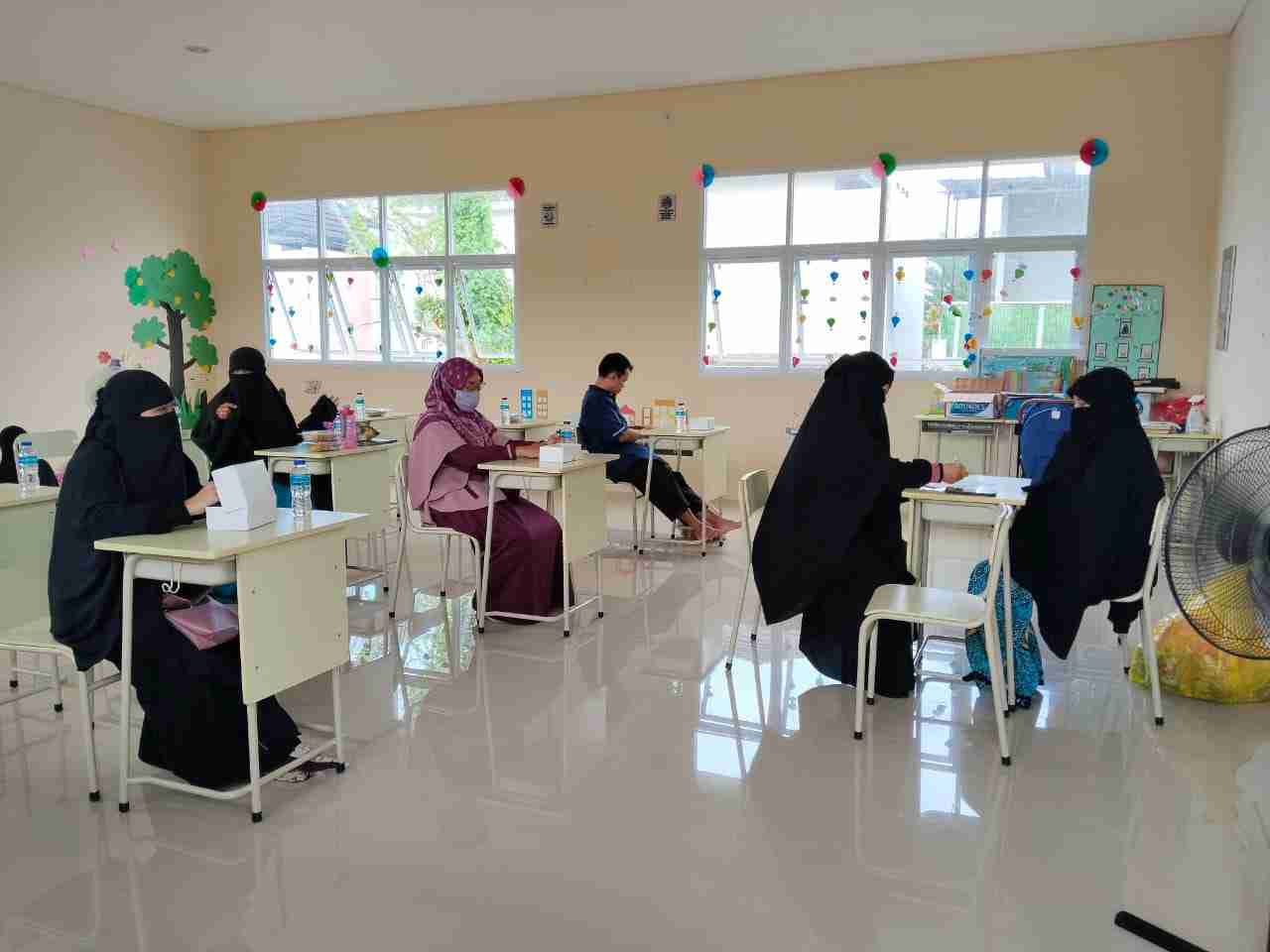 Sisipkan gambar ...