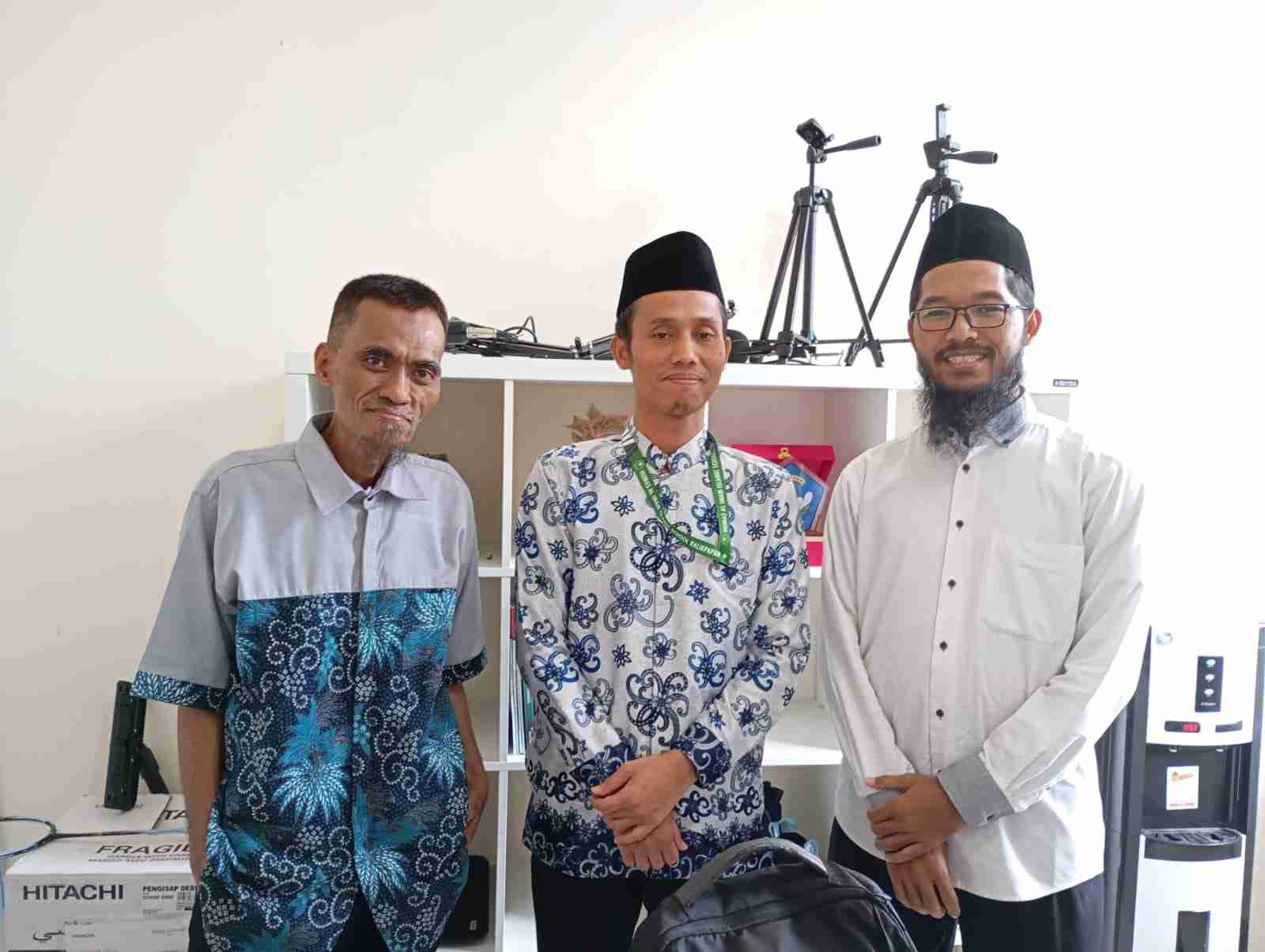 Sisipkan gambar ...