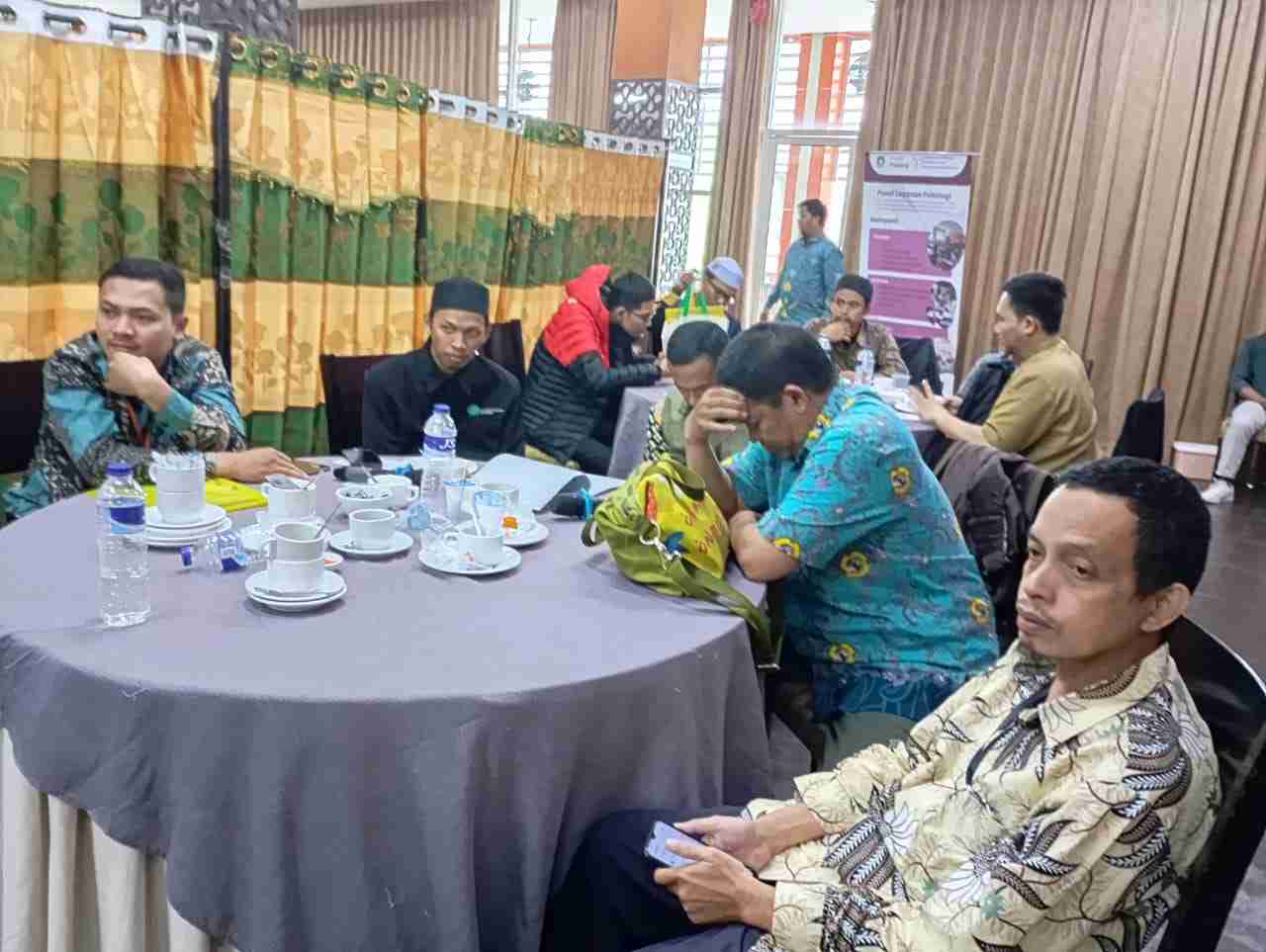 Sisipkan gambar ...