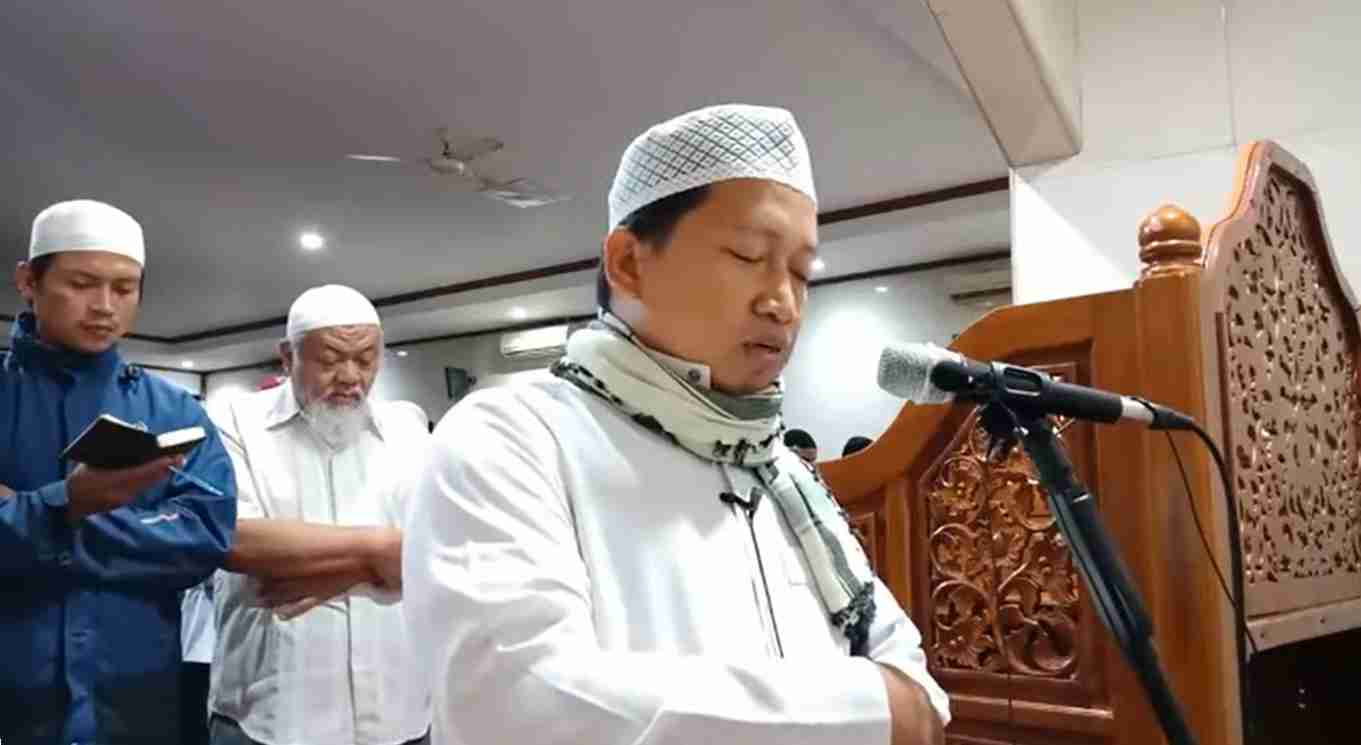 Sisipkan gambar ...