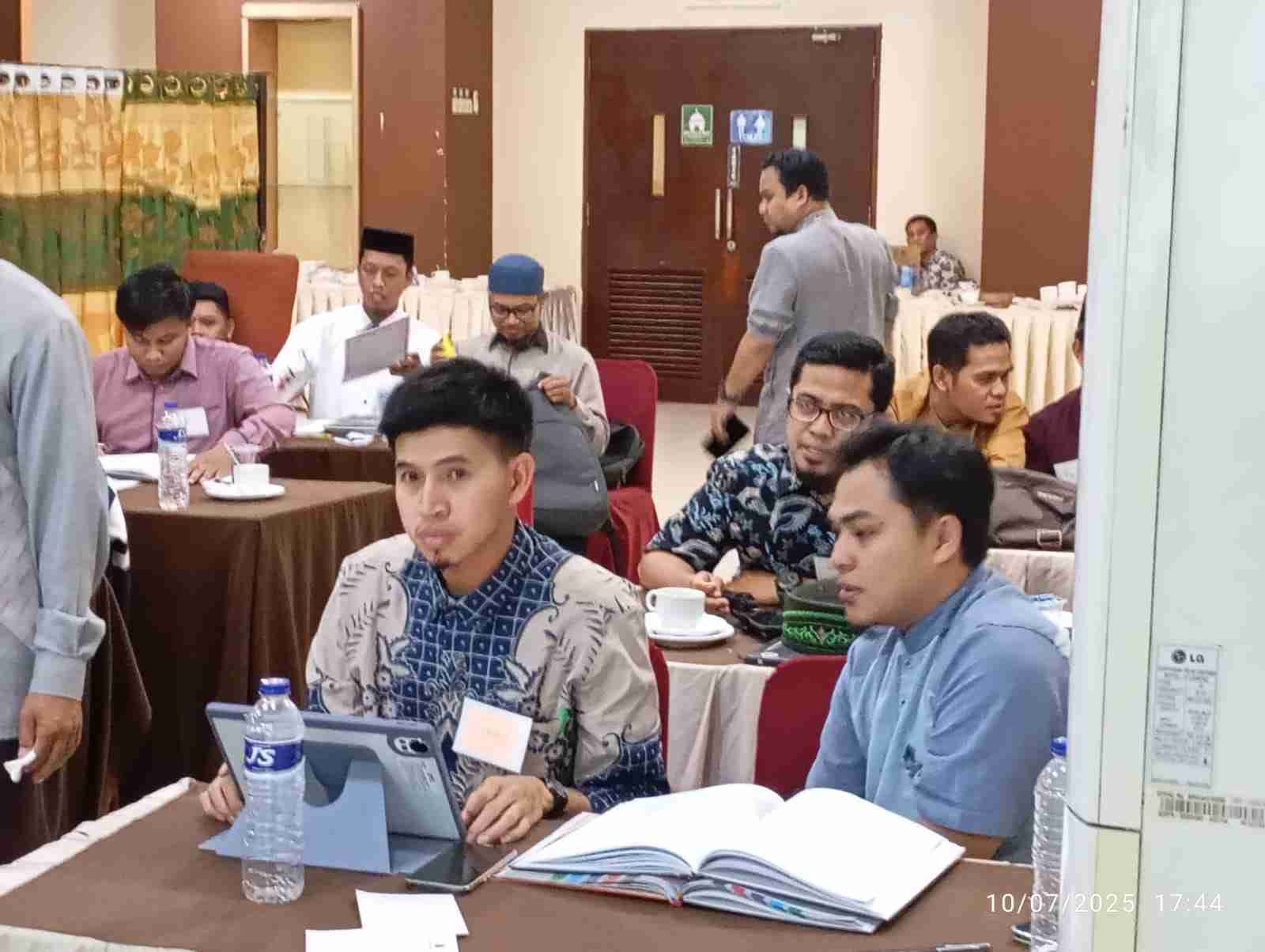 Sisipkan gambar ...