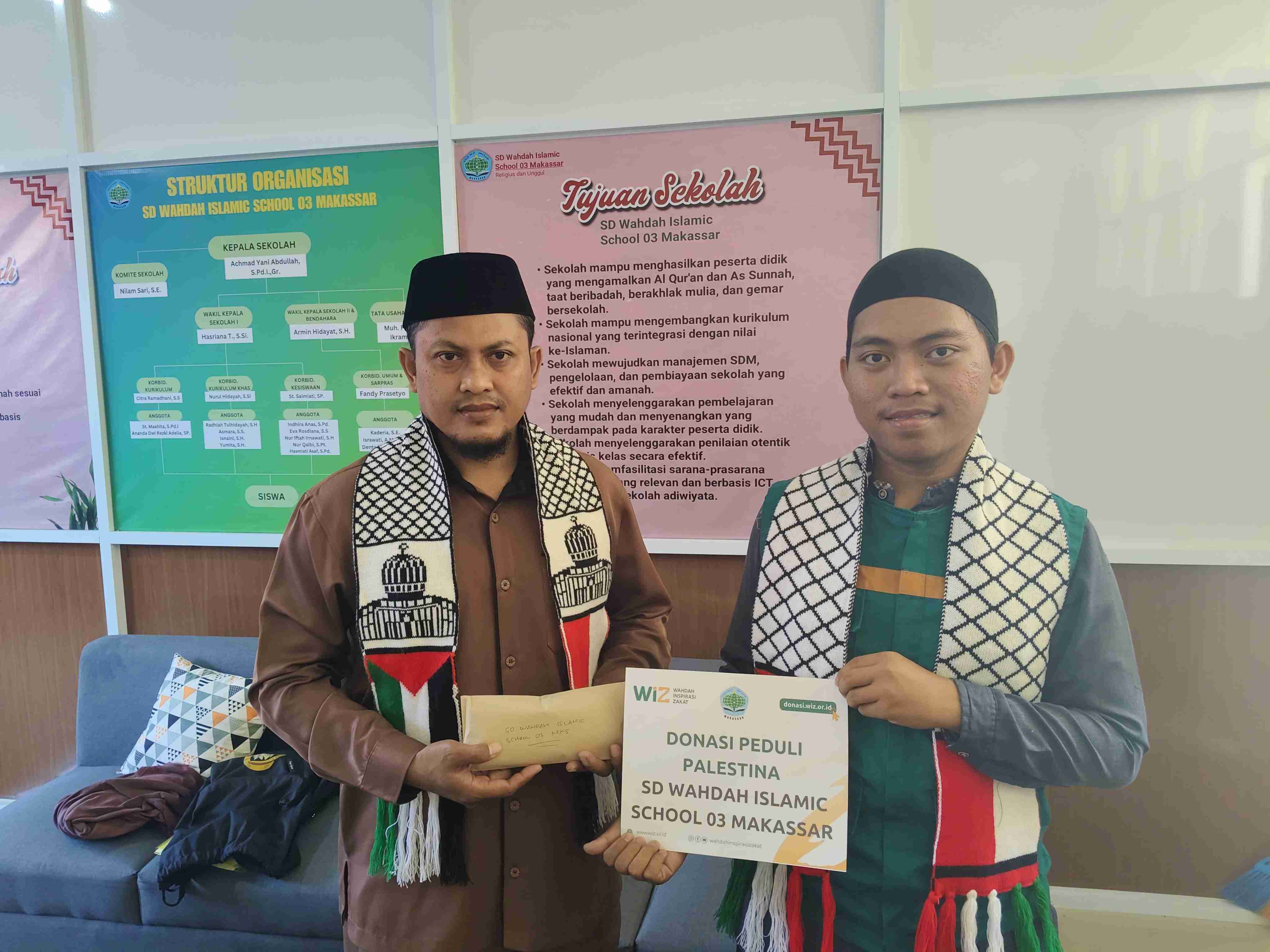 Sisipkan gambar ...