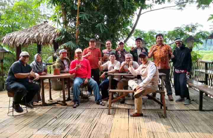 Sisipkan gambar ...