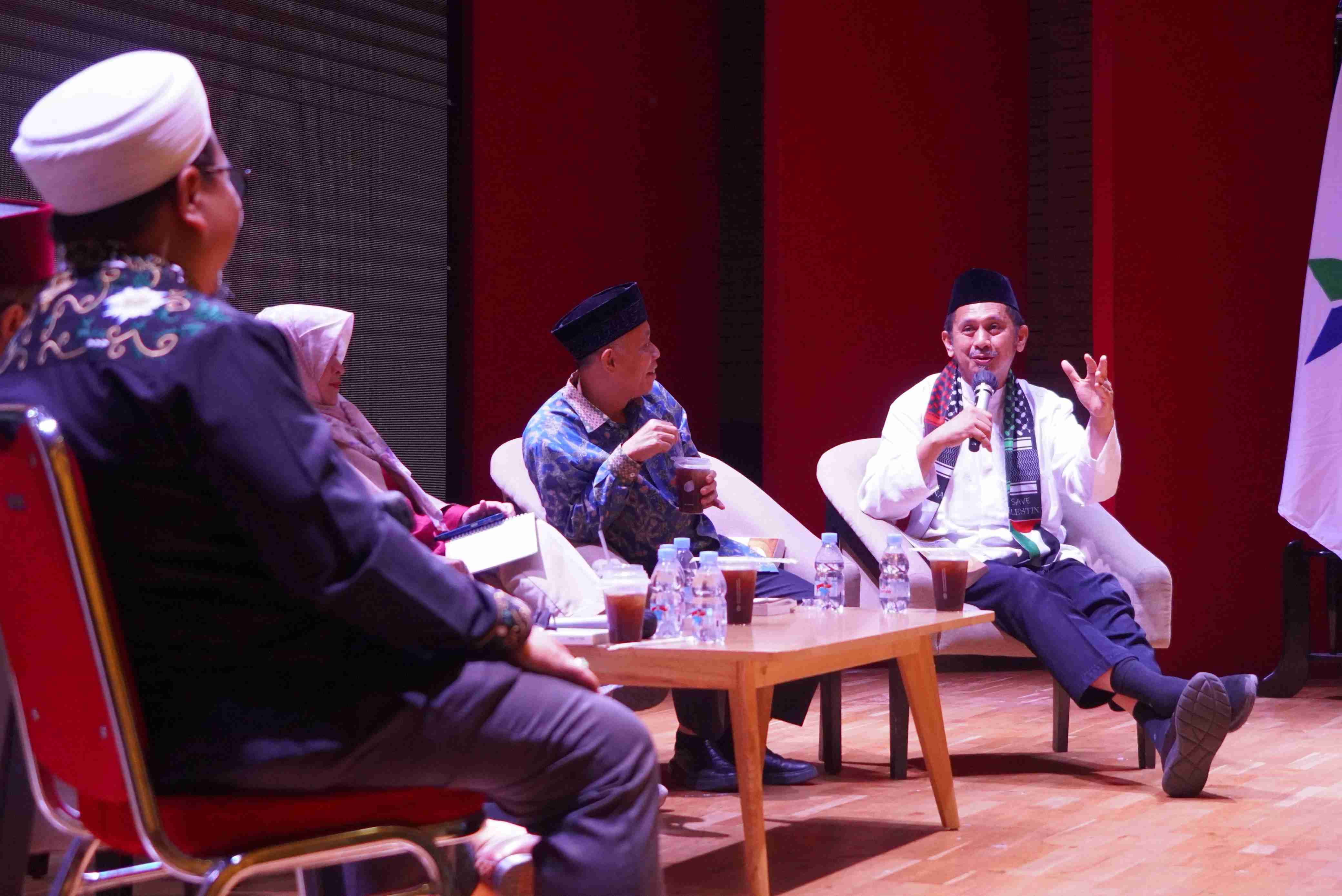 Sisipkan gambar ...