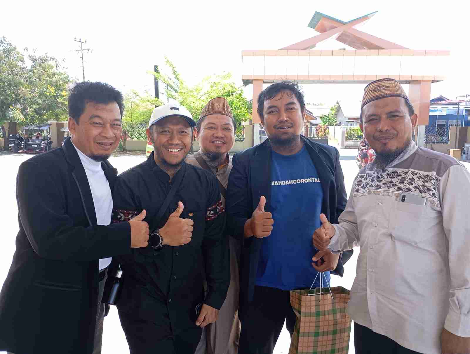 Sisipkan gambar ...