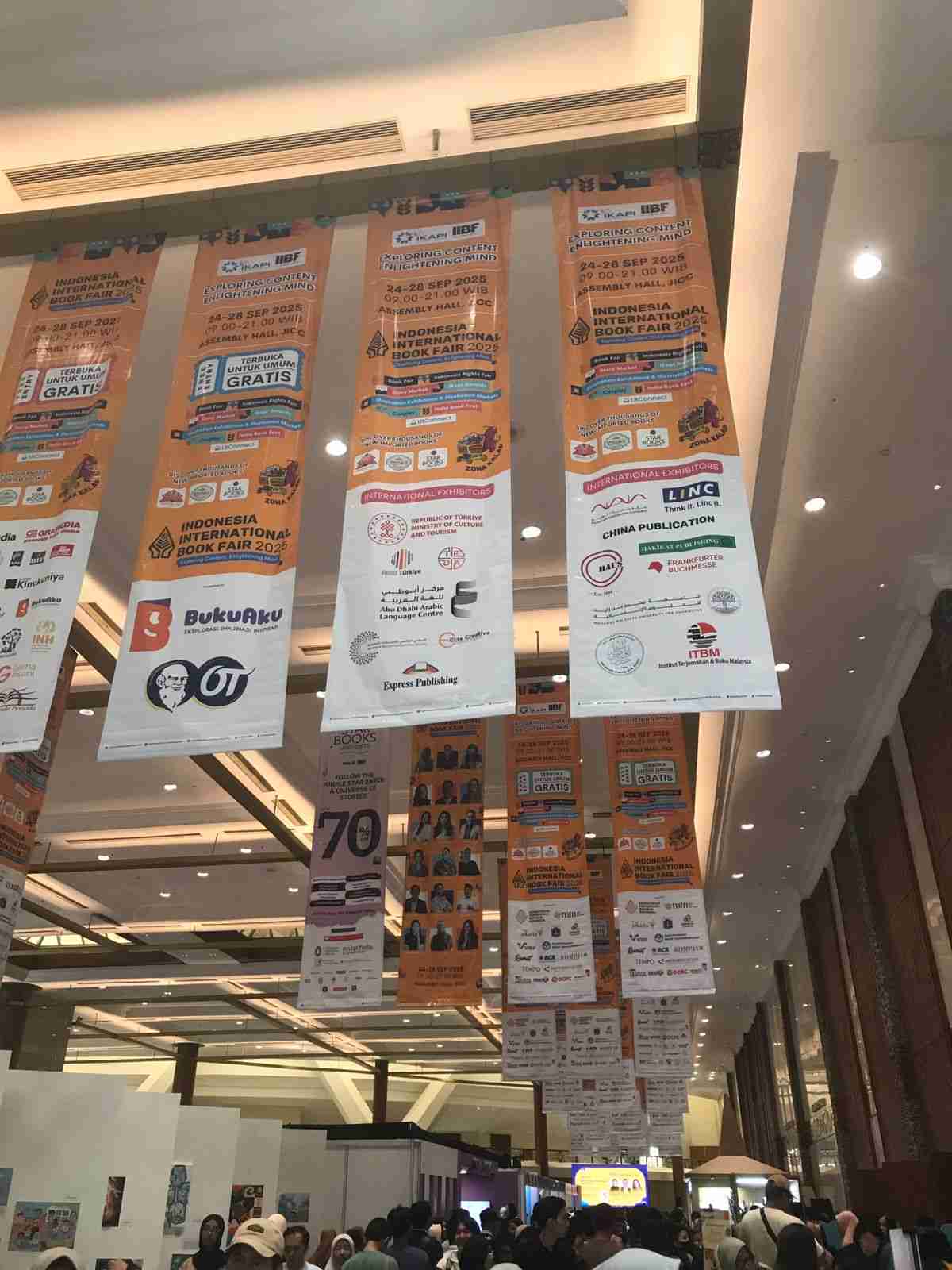 Sisipkan gambar ...