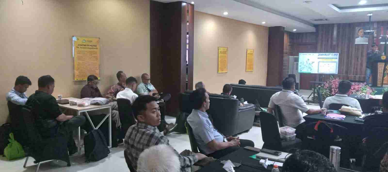 Sisipkan gambar ...