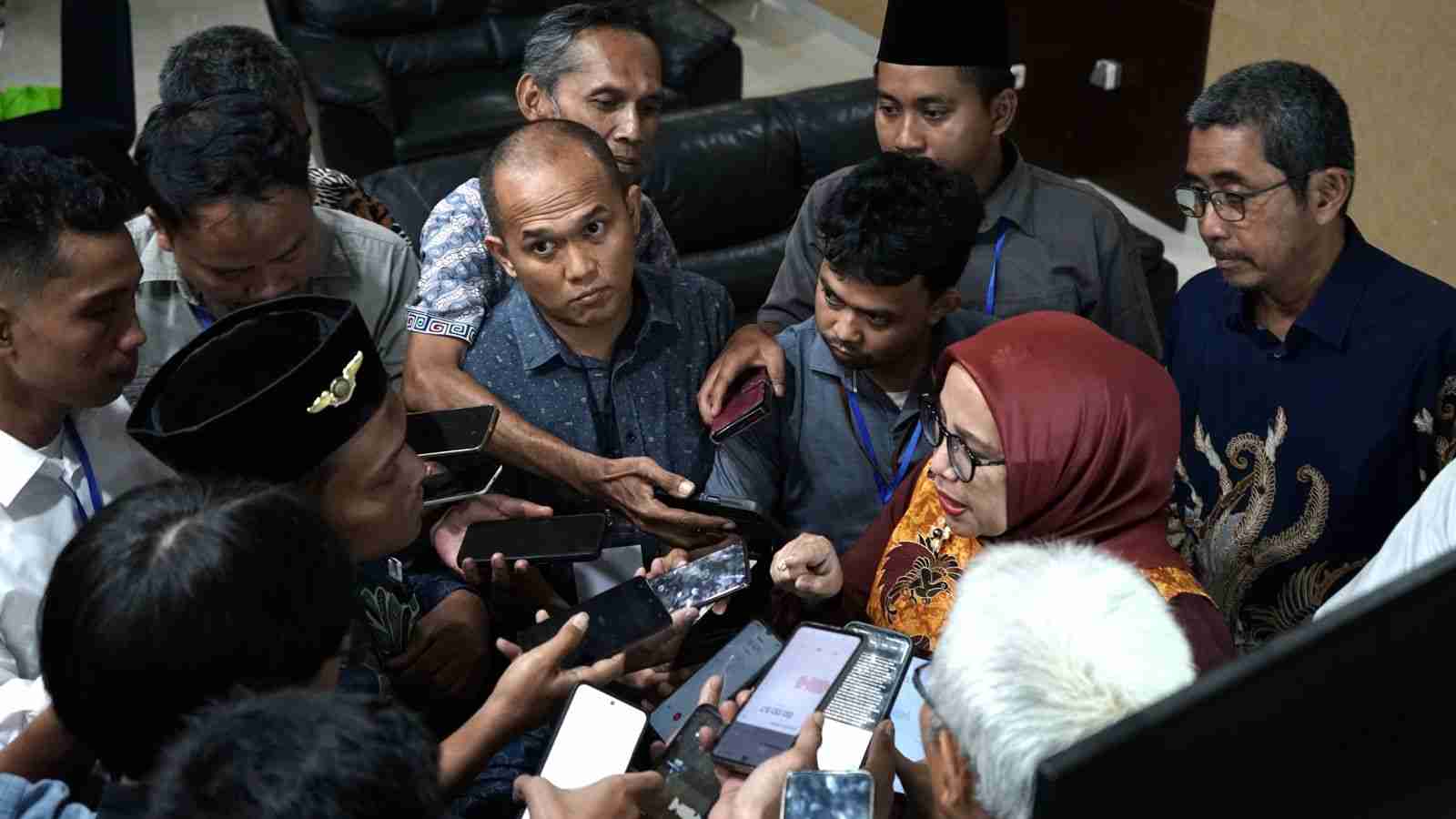 Sisipkan gambar ...