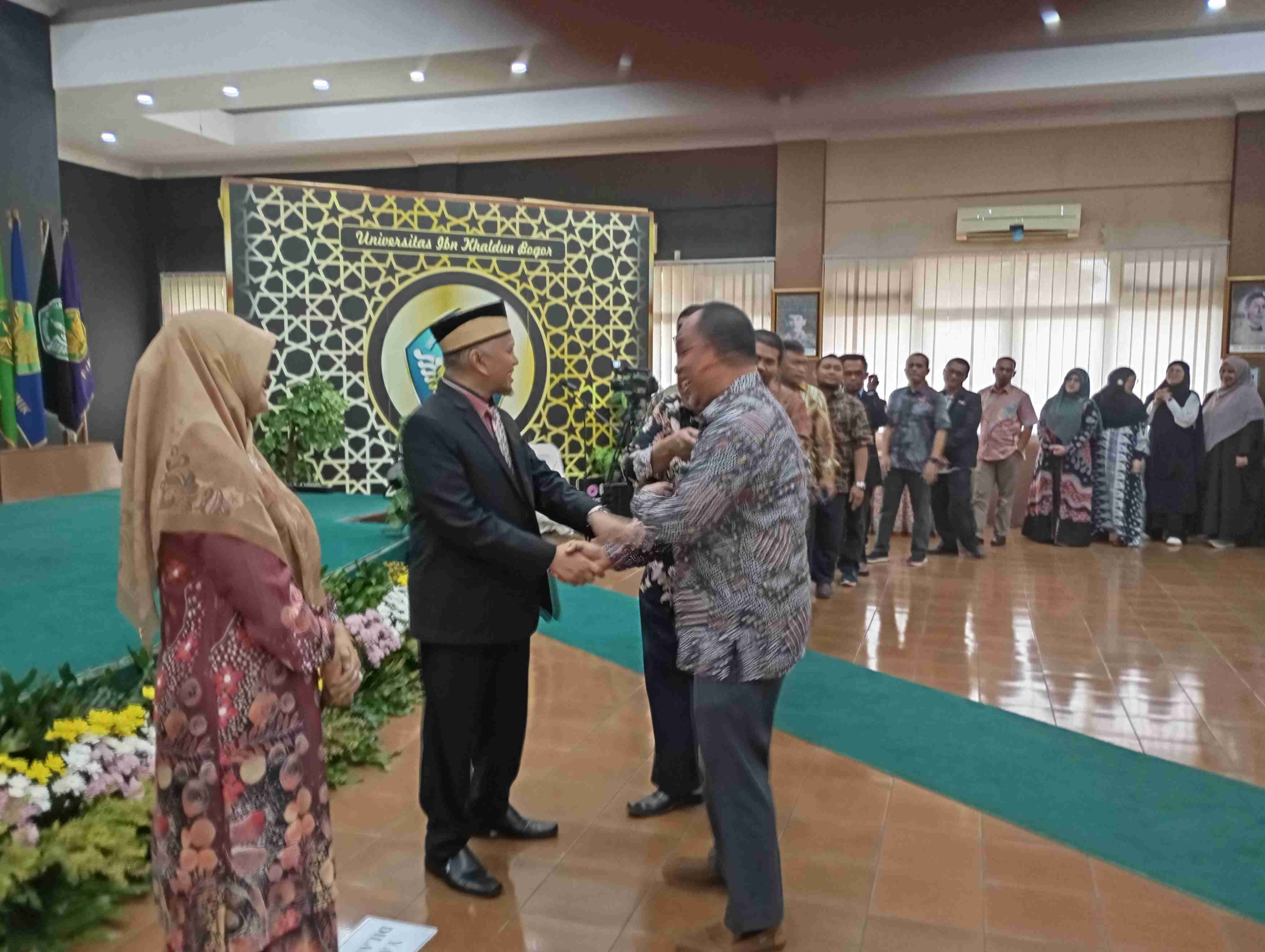 Sisipkan gambar ...