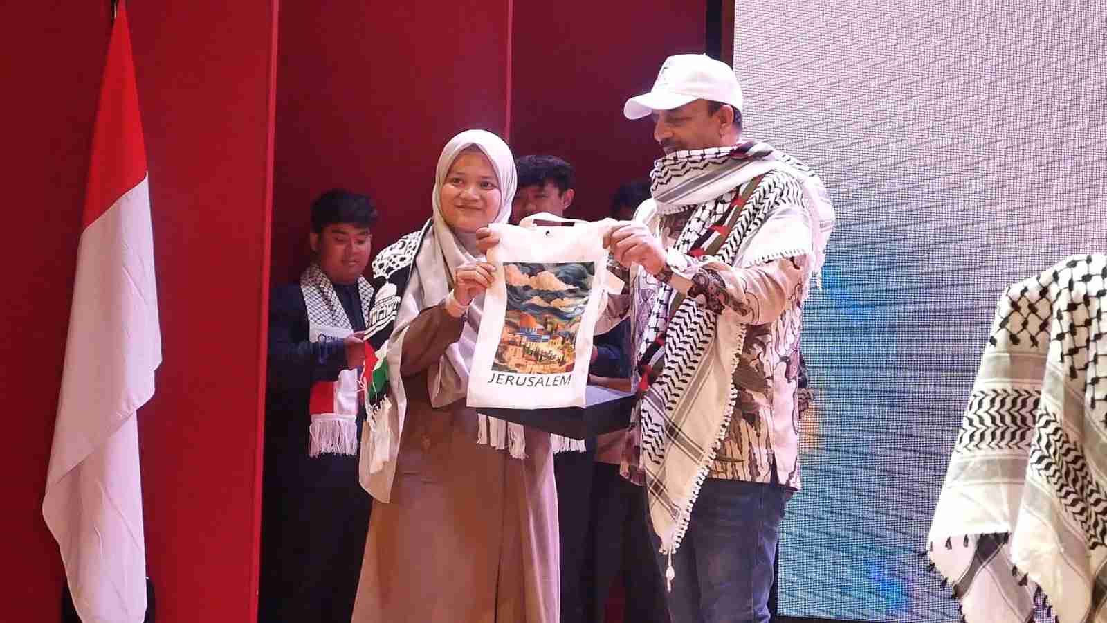 Sisipkan gambar ...