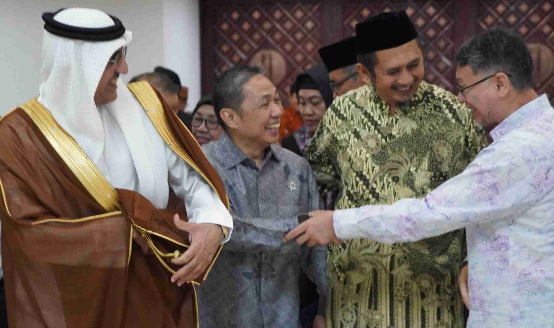 Sisipkan gambar ...