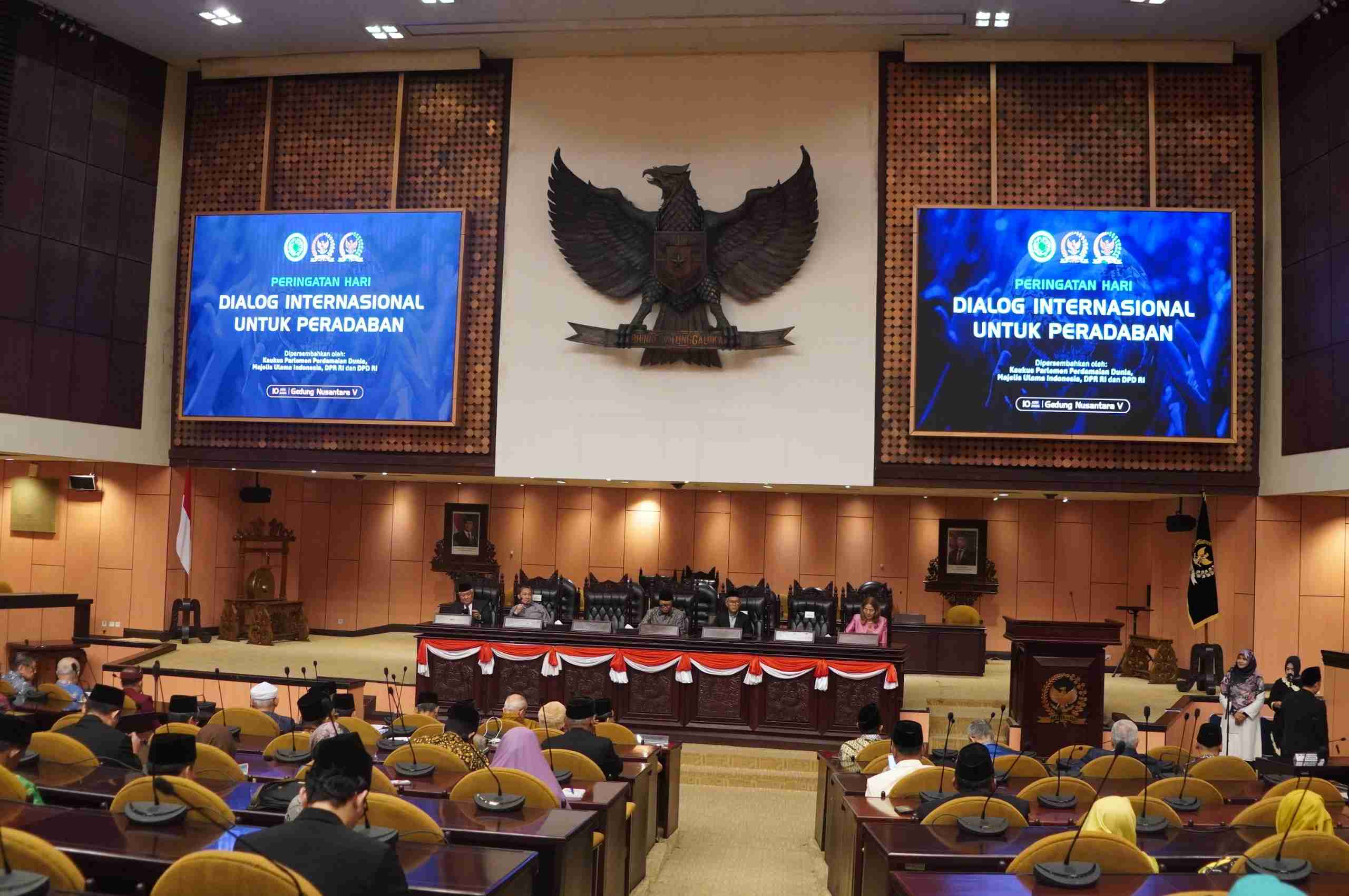 Sisipkan gambar ...