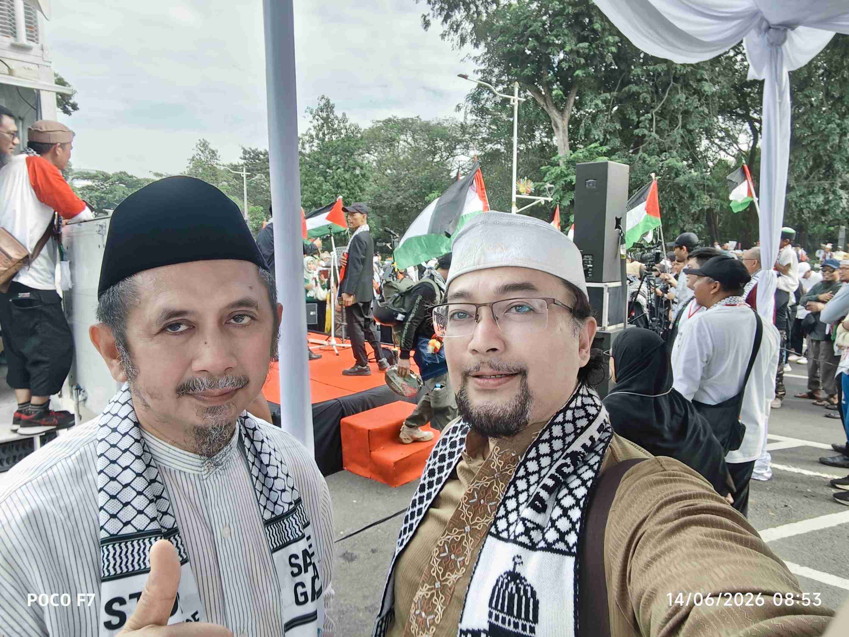 Sisipkan gambar ...