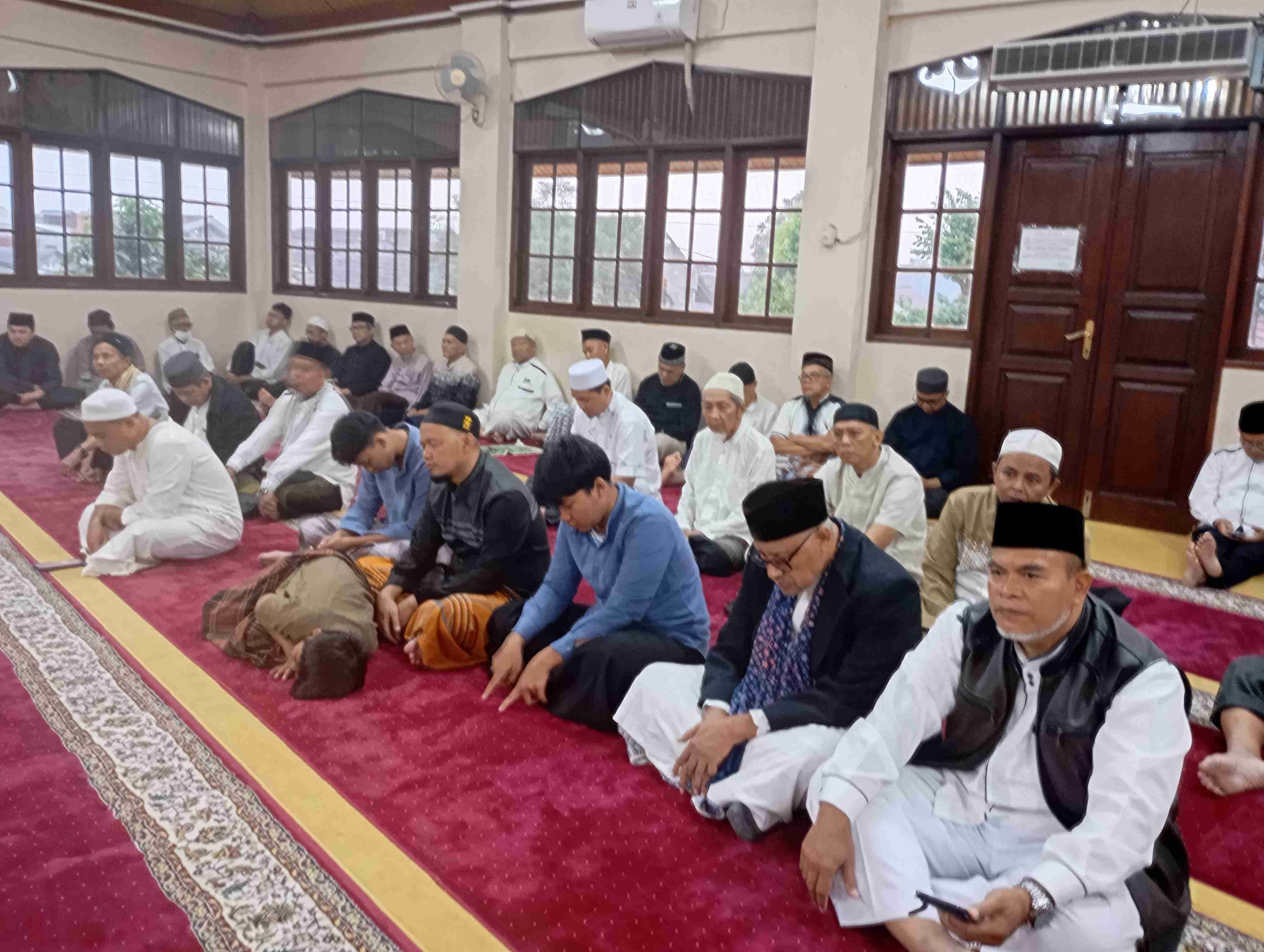 Sisipkan gambar ...