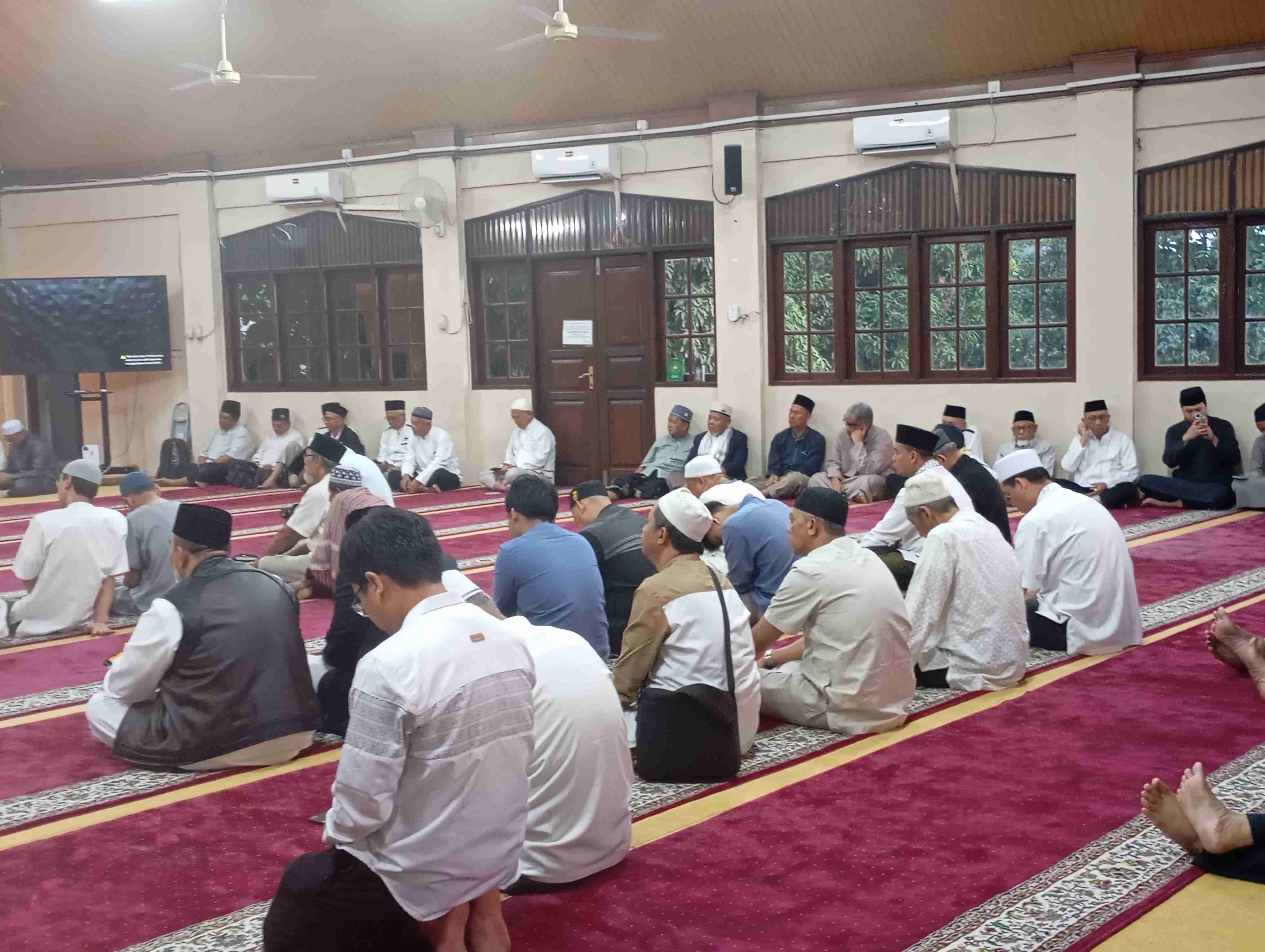 Sisipkan gambar ...