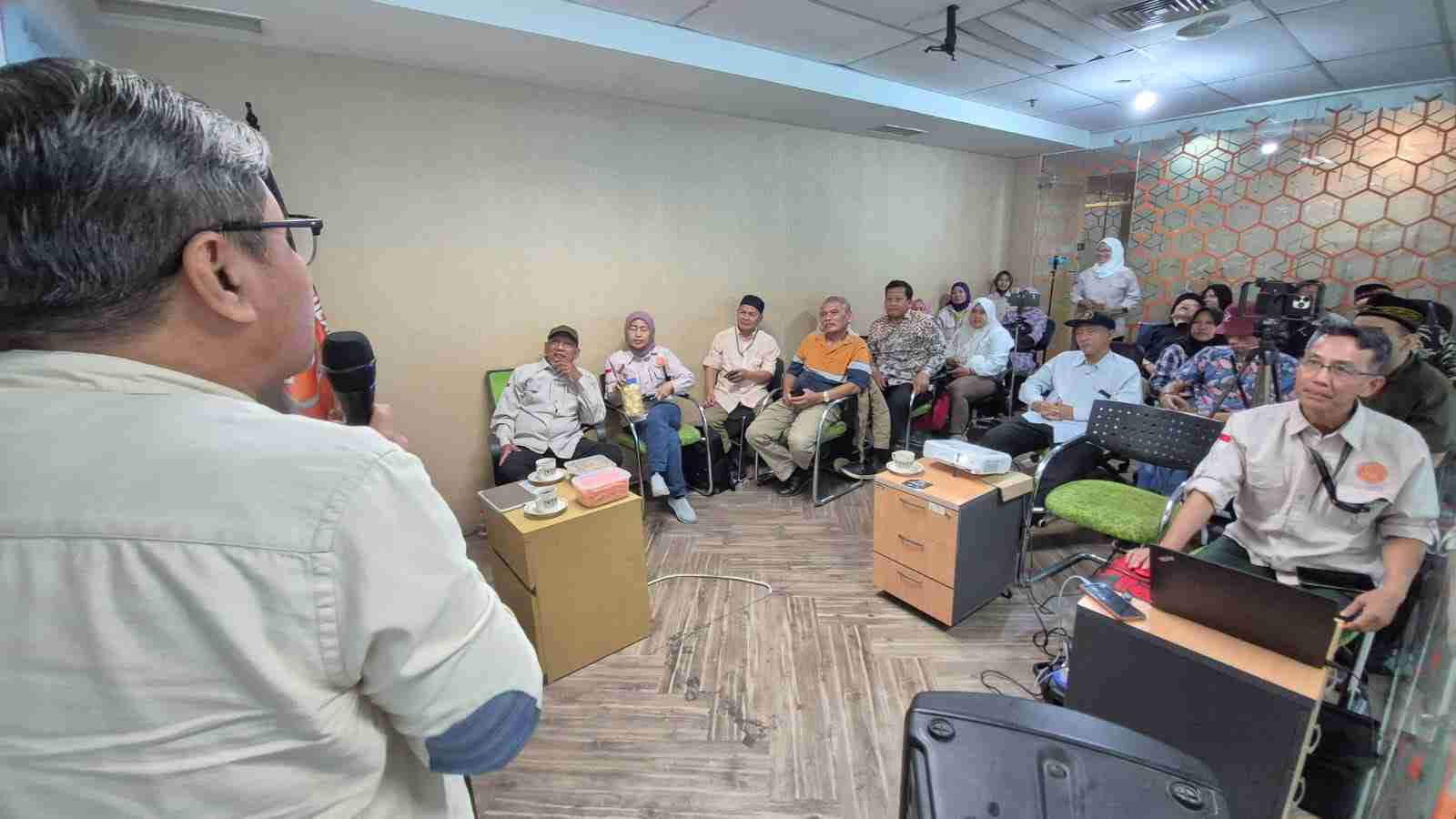 Sisipkan gambar ...