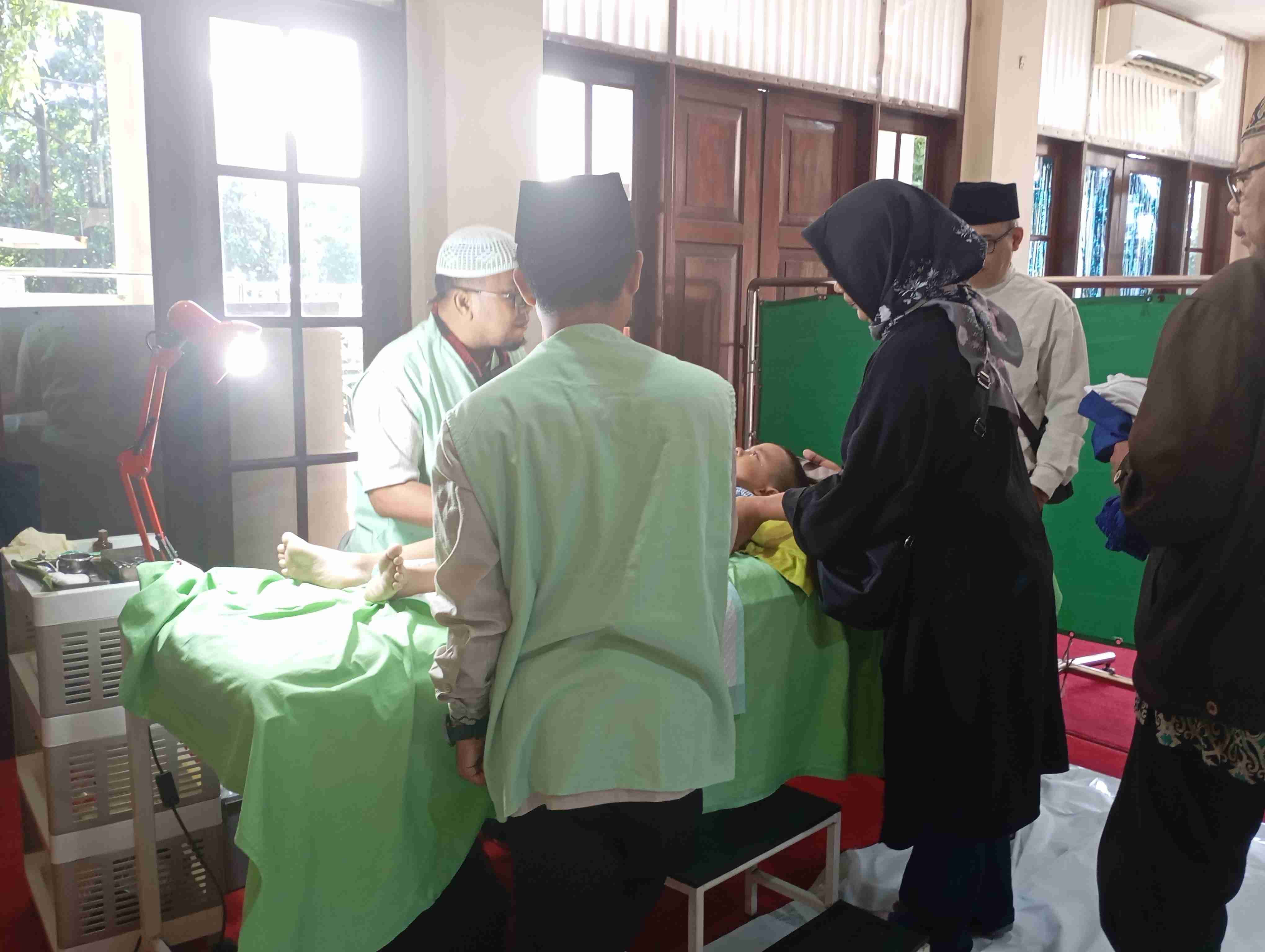 Sisipkan gambar ...
