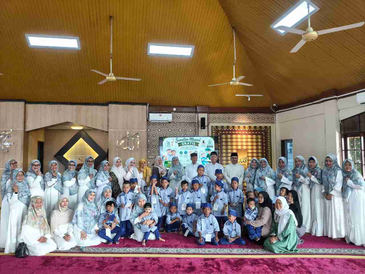Sisipkan gambar ...