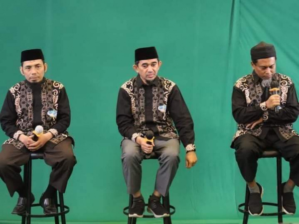Silatnas Wahdah Dihadiri Puluhan Ribu Kader, Ketua Harian DPP WI Menangis Saat Memberi Sambutan