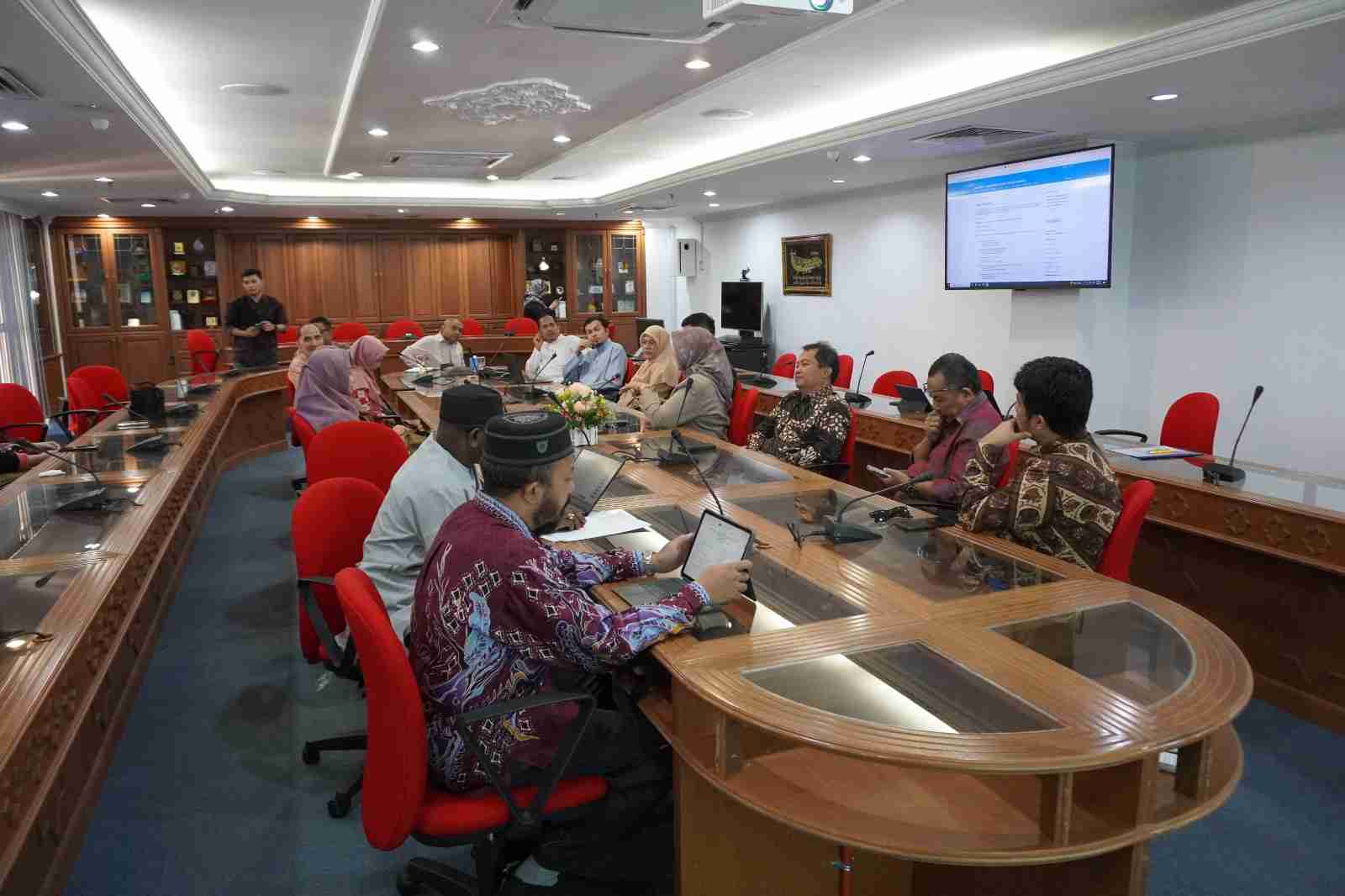 Sisipkan gambar ...