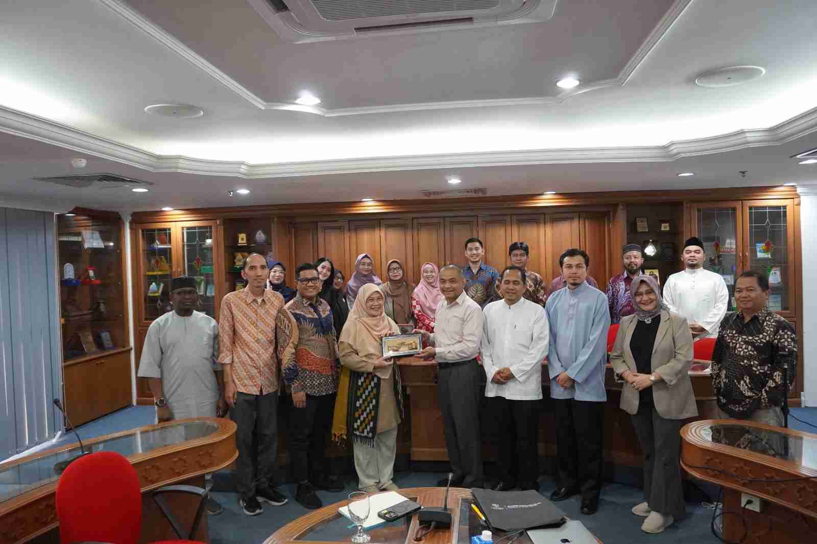 Sisipkan gambar ...