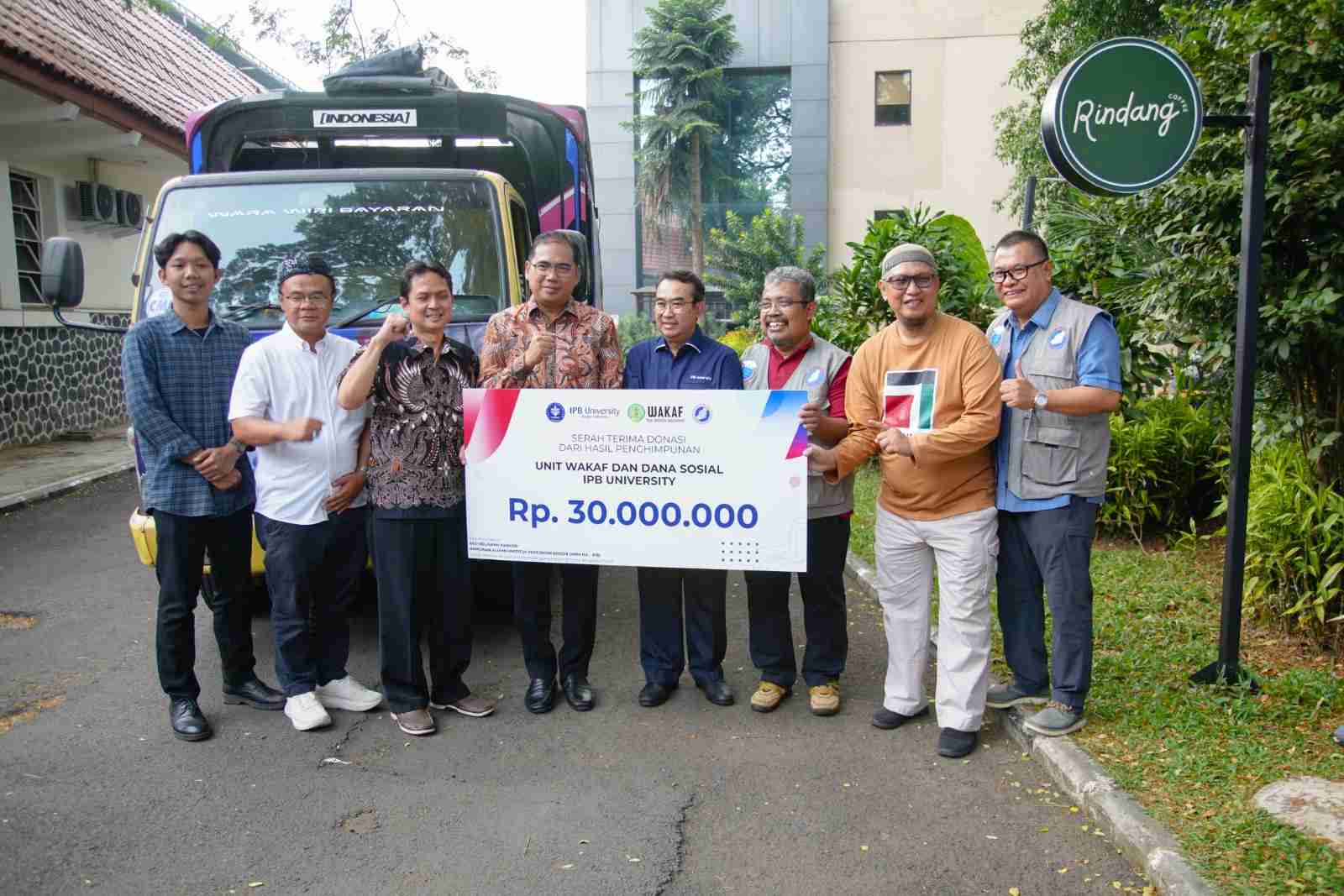 Sisipkan gambar ...