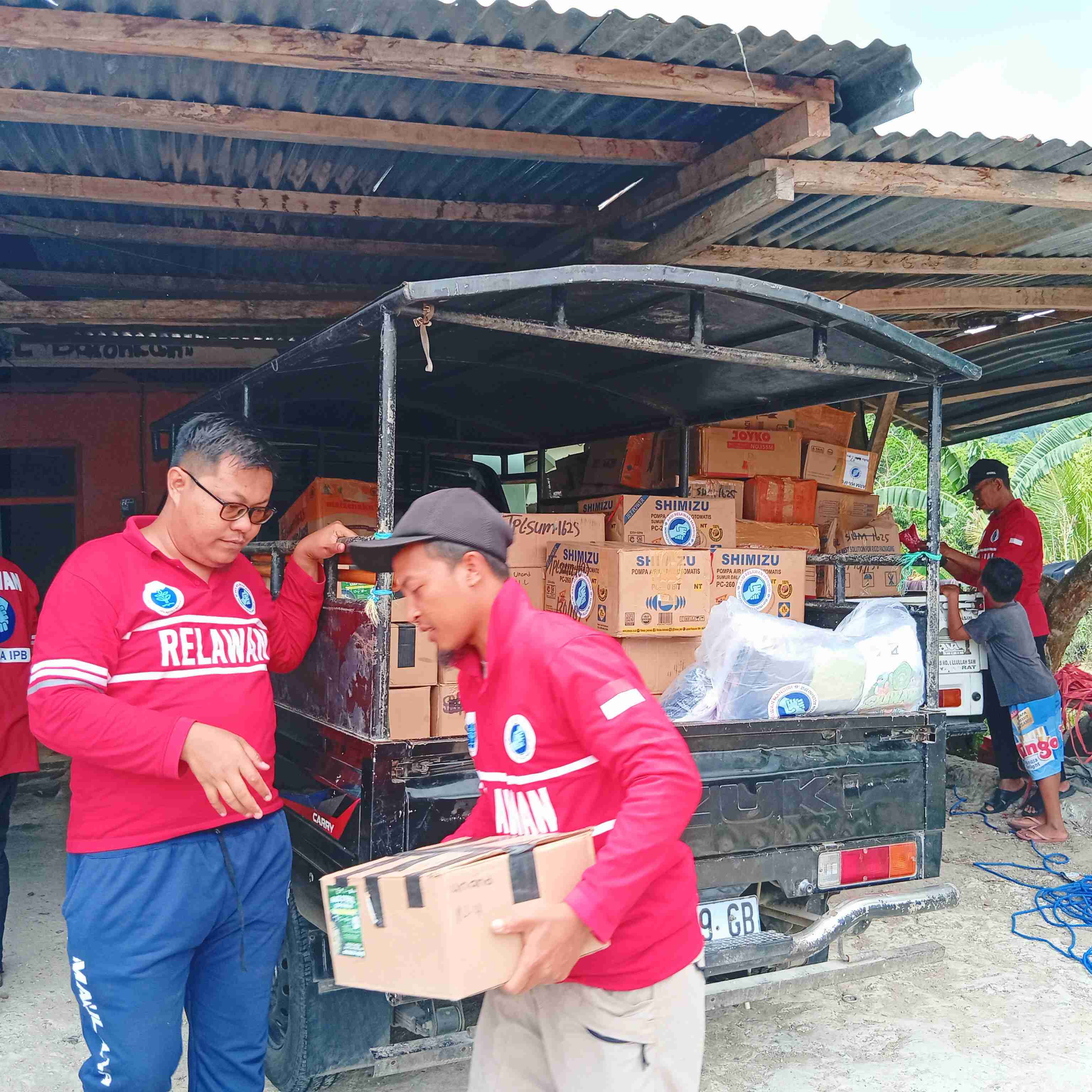 Sisipkan gambar ...