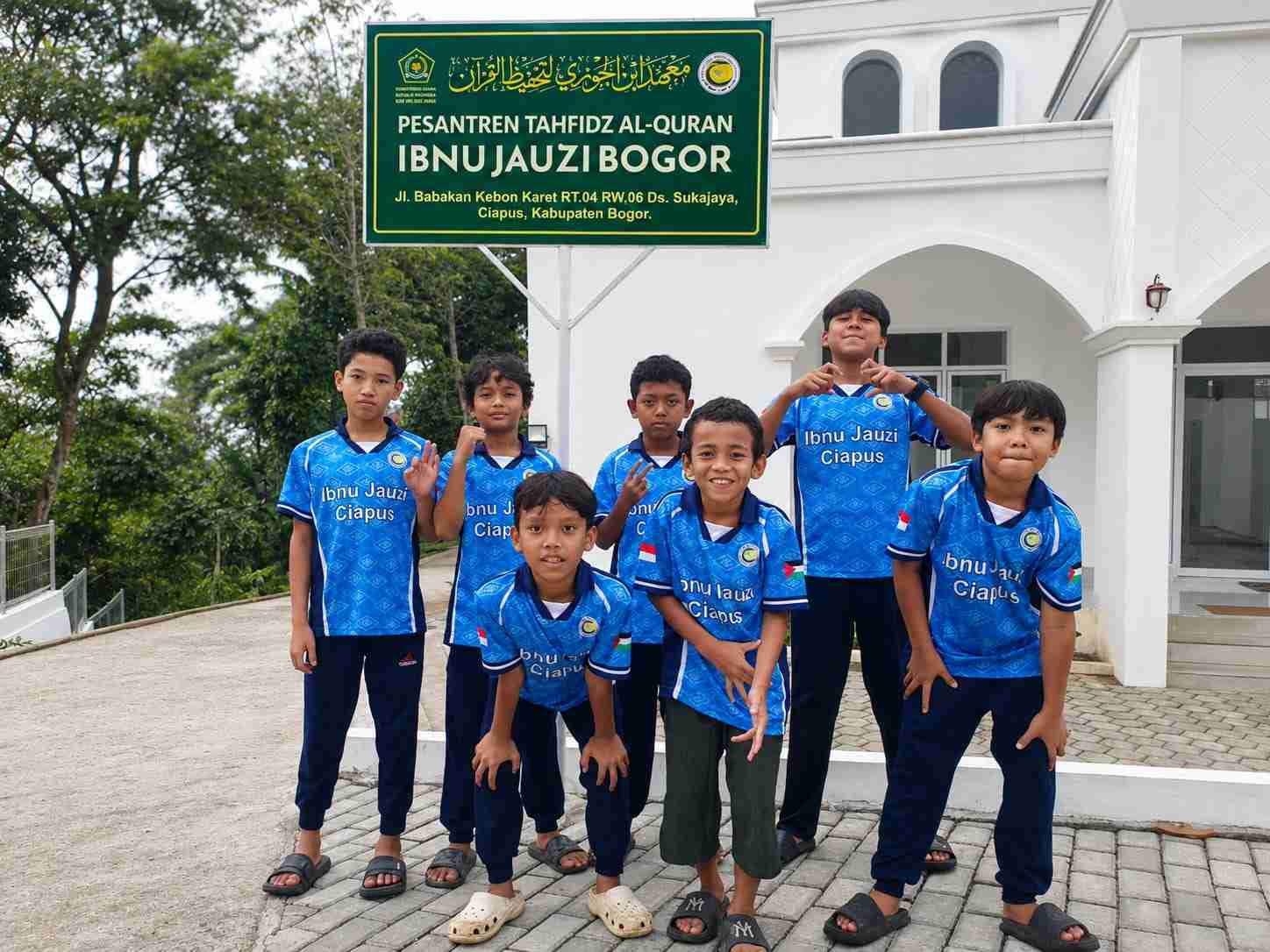 Sisipkan gambar ...