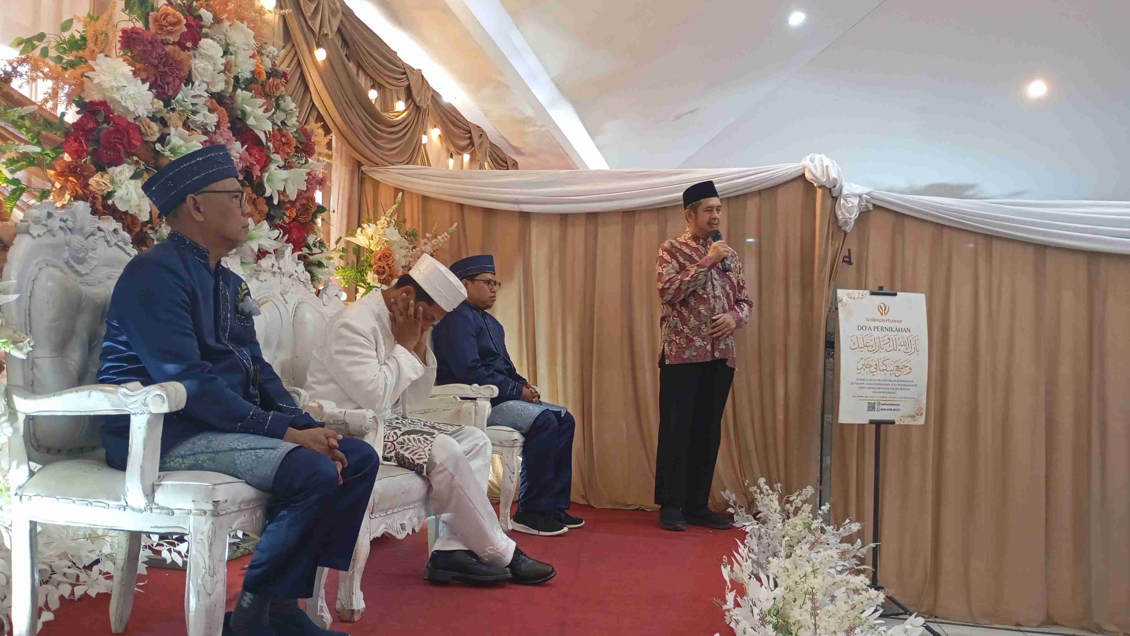 Sisipkan gambar ...