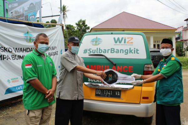 Pasca Gempa Sulbar, Wahdah Islamiyah Pusat Serahkan Ambulance