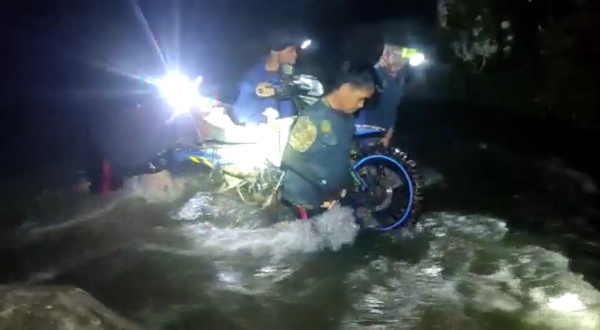 Dua Hari Dua Malam, Perjalanan Para Daâ€™i Dewan Dakwah Salurkan Bantuan ke Lambentana