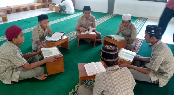 Farhan Masâ€™ud ; Anak Peternak Yang Bercita-Cita Jadi Hafidz, Daâ€™i Dan Enterpreneur