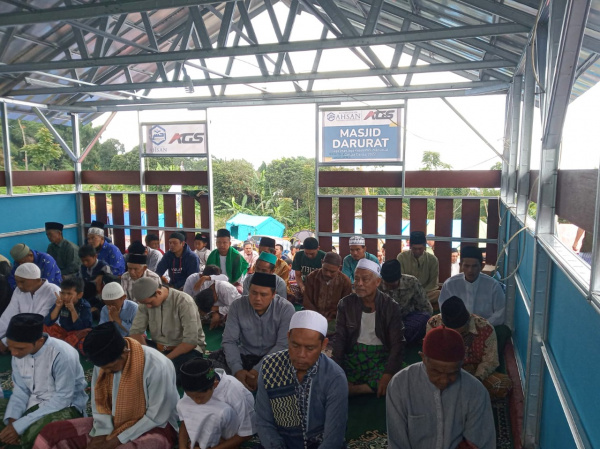 Masjid Darurat fasilitasi Pengungsi Shalat Berjamaâ€™ah hingga Tidak Tertampung
