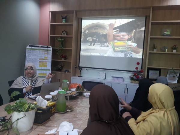 Aktifis Kulluna Maryam asal Al-Quds Sambangi Muslimah Wahdah Islamiyah