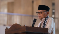 Ketum MUI Kiai Anwar Iskandar Apresiasi Pengukuhan Massal 10.000 Guru Qur’an Wahdah Islamiyah