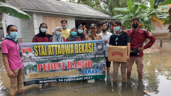 Mahasiswa STAI Attaqwa Bekasi Salurkan Donasi Bantuan Warga Korban Banjir