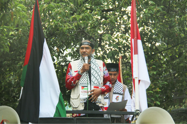 Ketua Presidium MER-C Berikan Orasi pada Aksi Damai Solidaritas untuk Palestina