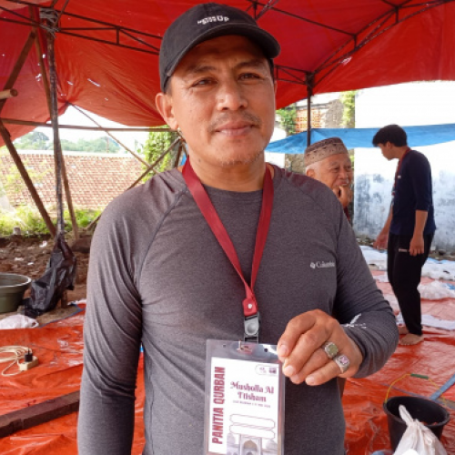 Qurban Perdana DKM Mushallah I'tisham RW 03, 2026 Berhasil menghimpun 4 Sapi dan 8 Kambing Disembelih.