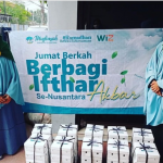 Refleksi Kebersamaan, Muslimah Wahdah Tebar Paket Buka Puasa di Jabodetabek