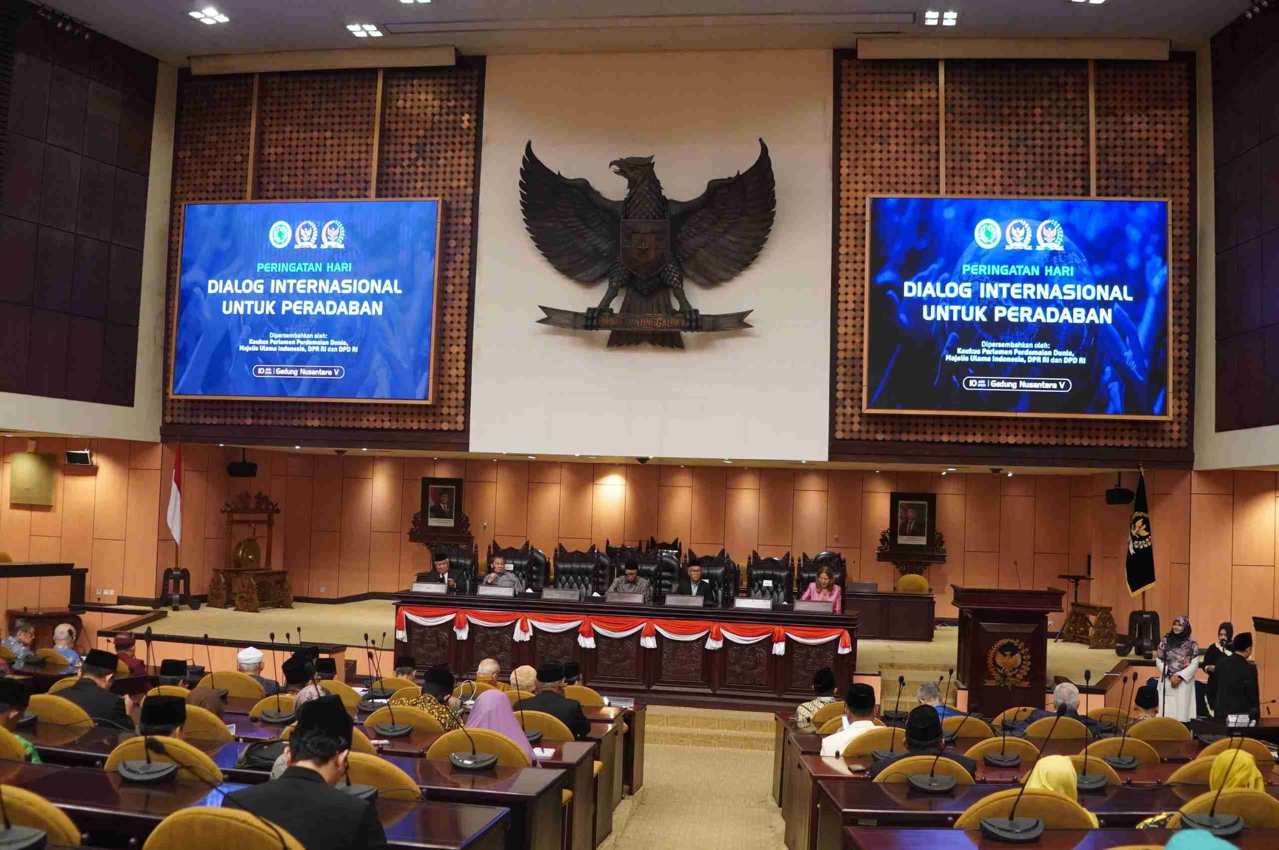 Sisipkan gambar ...