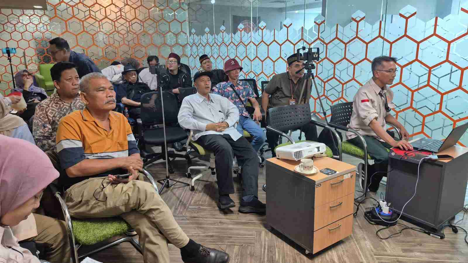Sisipkan gambar ...