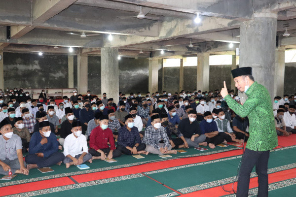 Masa Orientasi Santri Dayah DQA Hadirkan Presiden Pemuda OKI dan Motivator Nasional