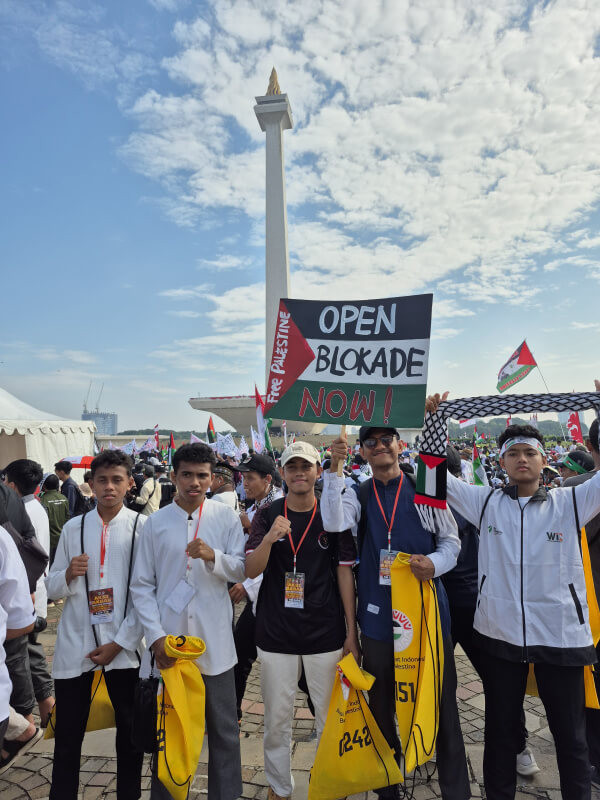 Santri SQ Wahdah Cibinong Bogor Ikuti Aksi Bela Palestina di Monas Jakarta