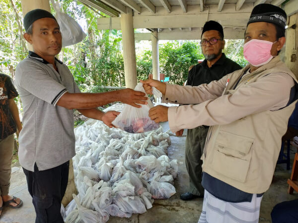 Dewan Dakwah Aceh Salurkan Daging Kurban untuk 440 Keluarga Kurang Mampu dan Muallaf
