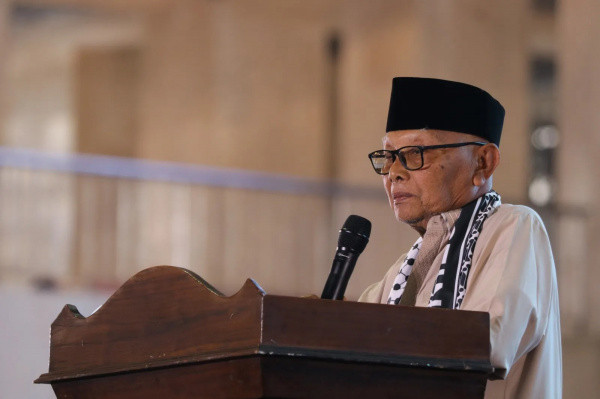 Ketum MUI Kiai Anwar Iskandar Apresiasi Pengukuhan Massal 10.000 Guru Qur’an Wahdah Islamiyah