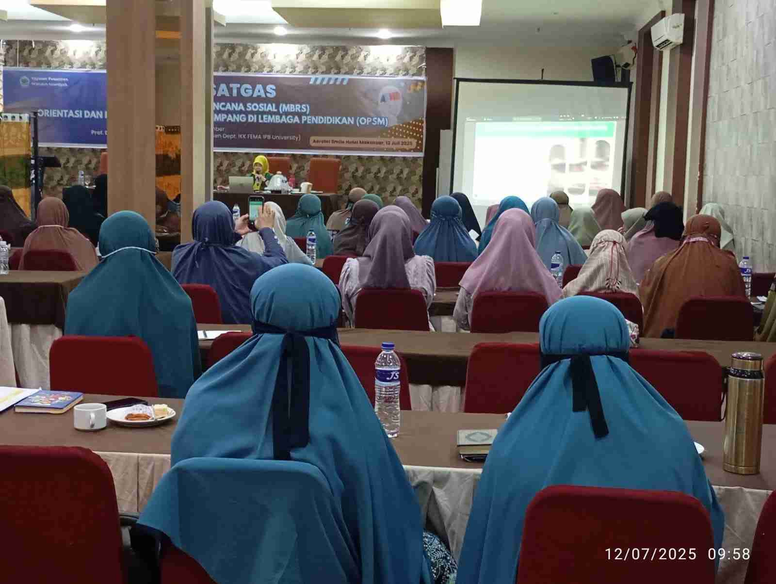 Sisipkan gambar ...