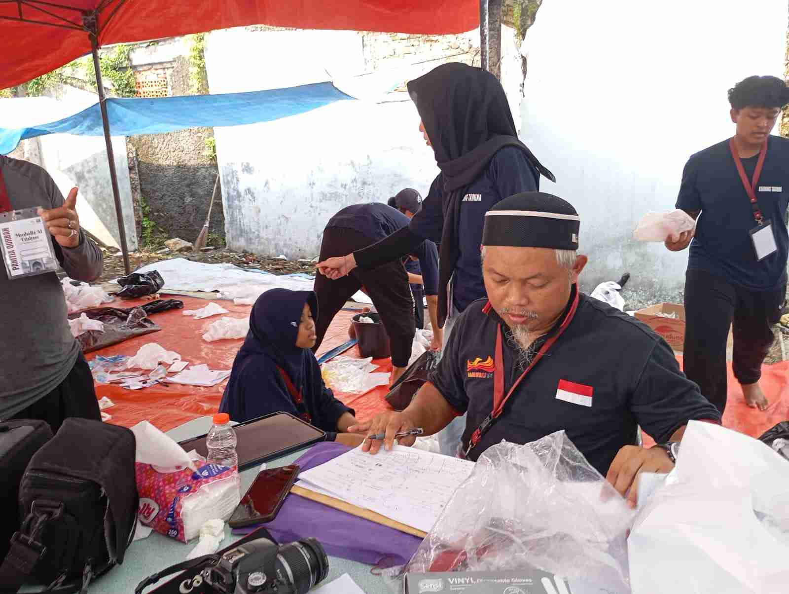 Sisipkan gambar ...